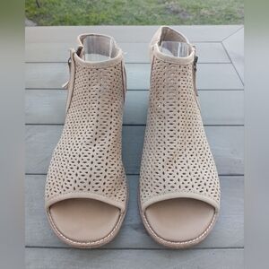 Sofft  Peep-Toe Ankle Sandals